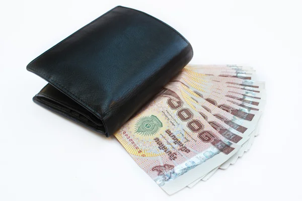 Schwarze Geldbörse mit thailändischem Geld. — Stockfoto