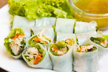 erişte ile kızarmış uskumru sarmış Tayland gıda.