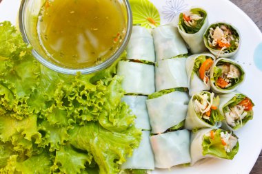 erişte ile kızarmış uskumru sarmış Tayland gıda.