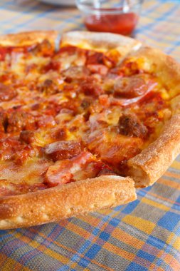 et çift pizza.