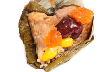 pirinç hamur tatlısı, zongzi veya bakcang.