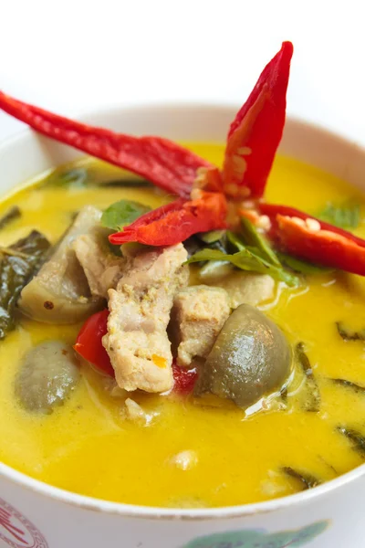 Zielone curry z wieprzowina, kuchnia tajska. — Zdjęcie stockowe