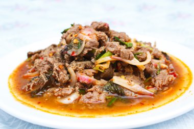 Baharatlı kıyılmış et salatası, Tayland gıda. 