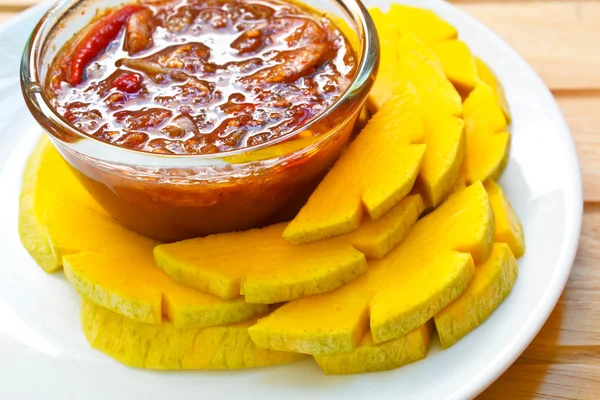 Mango With Sweet Fish Sauce. — Stock Photo, Image