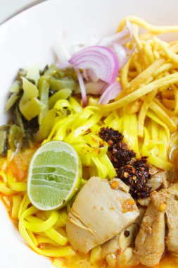 Khao soi, Kuzey Tayland köri çorbası.