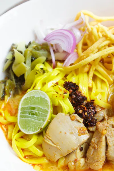 Khao Soi, Northern Thai Noodle Curry Soup. — Stock Photo, Image