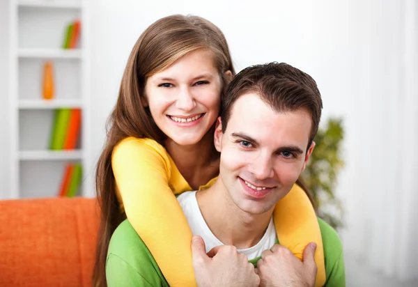 Pareja joven — Foto de Stock