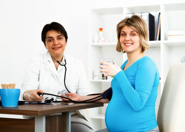 Mujer embarazada. — Foto de Stock