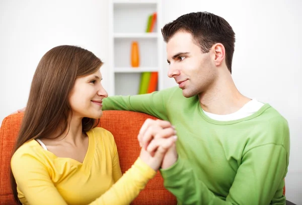 Pareja joven — Foto de Stock