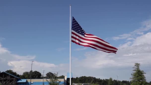 Augusta Usa Zbliżenie Gigantycznej Flagi Sklepie Gander Outdoors Augusta Georgia — Wideo stockowe