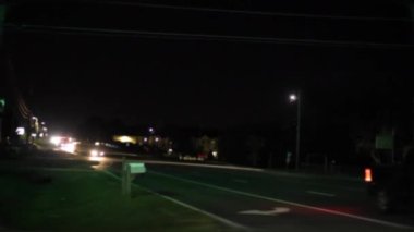 Augusta, Ga USA - 10: 10 10: 21 Gürcistan 'da yoğun bir şehir yolunda gece trafiği