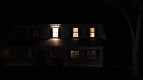Una Luz Brillante Una Ventana Una Casa Por Noche — Vídeos de Stock
