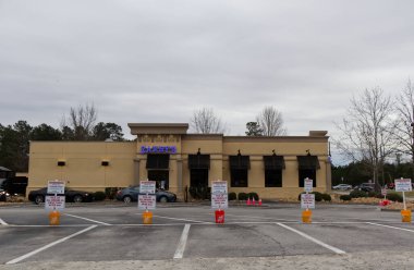 Augusta, Ga USA - 03 01: 21 Zaxby Restoranı siparişleri al ve sür. 