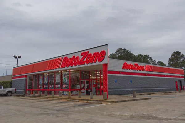 Augusta, Ga USA - 03 01 21: AutoZone perakende mağazasının ön görüntüsü