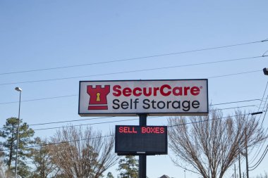 Augusta, Ga USA - 03 04: 21: SecurCare Self Storage sokak tabelası ve dijital pano kiraladı 