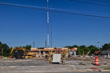 Columbia County, Ga USA - 05: 15 Yıkılmış bir perakende satış binası tabelasına girilmiyor