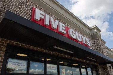 Grovetown, Ga USA - 10 14 21: 5 Erkekler Burger Restoranı tabelası