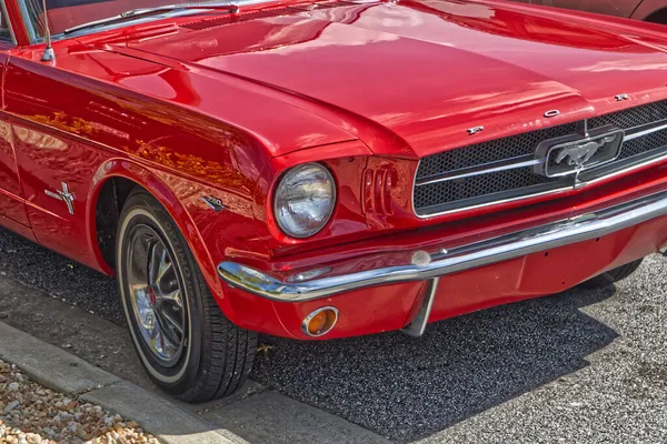 Grovetown Usa 1966 Vintage Zeldzame Rode Ford Mustang Voorhoek — Stockfoto