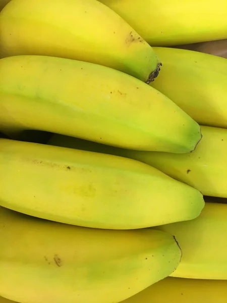 Bando Bananas Amarelas Maduras Com Tom Verde — Fotografia de Stock