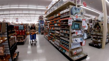 Augusta, Ga USA - 08 12 21: Hobi Lobisi perakende satış mağazası iç mimarisi