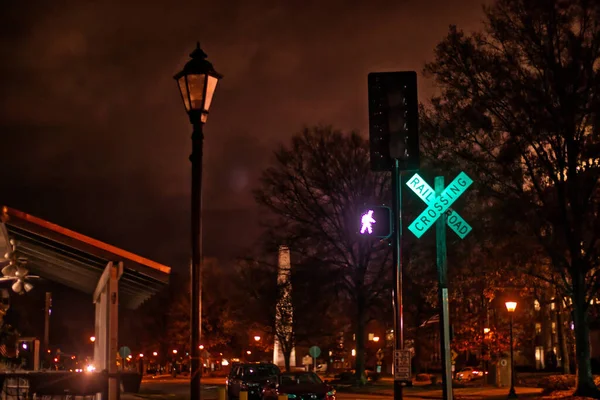 Augusta Usa Downtown Augusta Georgia Night Illuminated Railroad Crossing Sign — Stock Photo, Image