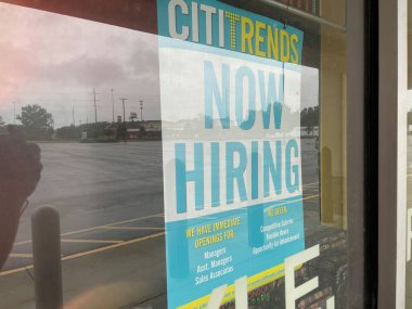 Augusta, Ga USA - 08 22 21: Vatandaşlar perakende moda mağazası