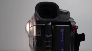 Augusta, Ga USA - 11 08: 21: Vintage 2002 Sony TRV108 NTSC Handycam kamera döndürme