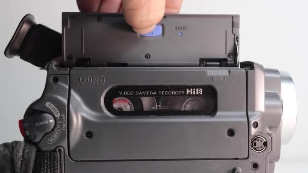Augusta Usa Vintage 2002 Sony Trv108 Ntsc Handycam Hand Removes — Stock video