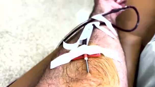 Augusta Usa Hombre Donando Aguja Plasma Brazo — Vídeo de stock