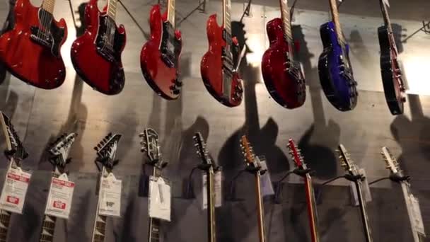 Augusta Usa Guitar Center Augusta Pan Electric Guitar Wal — Stock Video