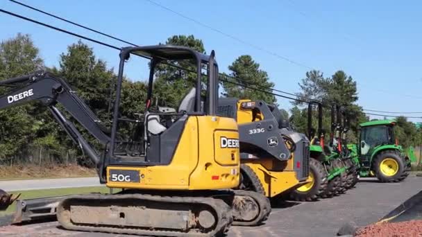 Augusta Usa John Deere Traktoren Einer Reihe Gelb Und Grün — Stockvideo