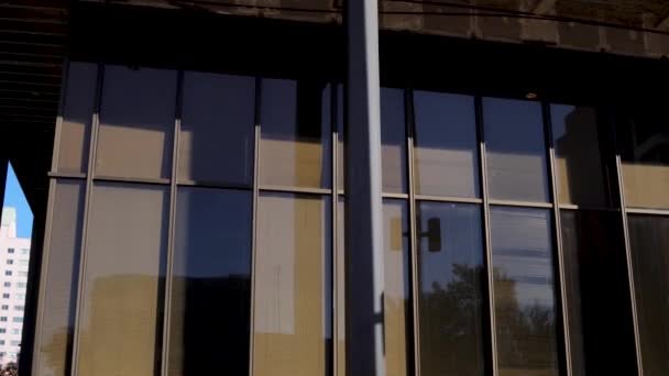 オーガスタ ガインUsa 歴史的なダウンタウンオーガスタの青い空オーガスタサインと背の高い建物の上のエドガー — ストック動画