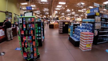Columbia County, Ga USA - 11 21: Kroger perakende satış mağazası iç bayram müşterileri
