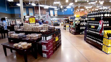 Columbia County, Ga USA - 11 21: Kroger perakende satış mağazası iç bayram müşterileri