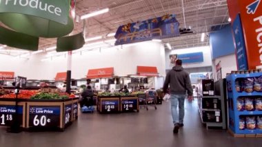 Evans, Ga USA - 11: 24 Walmart perakende mağazası.