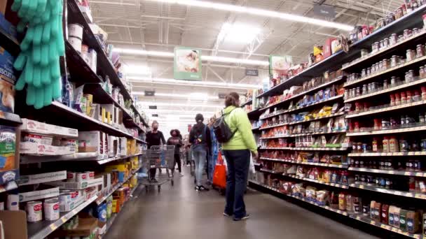 Evans Usa Walmart Κατάστημα Λιανικής Πώλησης Εσωτερικό Πολλοί Αγοραστές Ευχαριστιών — Αρχείο Βίντεο