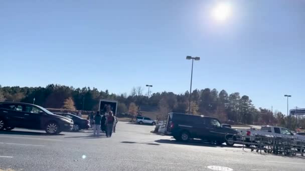 Columbia County Usa Back View People Carrying Items Car Food — Stock Video