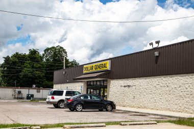 Waynesboro, Ga USA - 07 01 21: Dolar General perakende mağazası