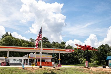 Waynesboro, Ga USA - 07 01: 21 Coca Cola Airplane 'li yeni benzin istasyonu