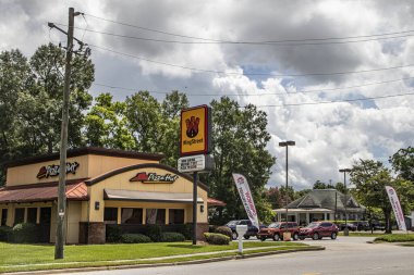Waynesboro, Ga USA - 07 01 21: Pizza Hut restoranının klasik binası