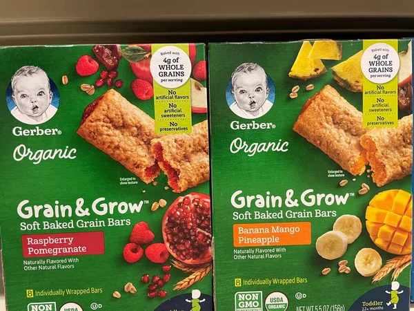 Martinez, Ga USA - 11: 30 Gerber tam tahıl kutusu bebek maması