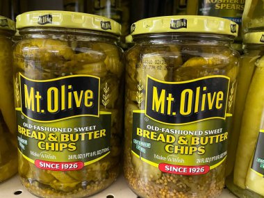 Columbia County, Ga USA - 12 01: 21 Olive Dağı Turşu Ürünleri Cam kavanozda