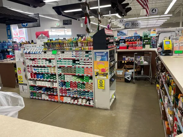 Hephzibah, Ga USA - 12. 02 21: KJ 's perakende market içi