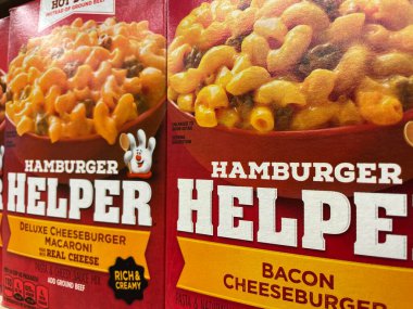 Columbia County, Ga USA - 1201 21: Marketin rafında bulunan Hamburger Helper kutuları