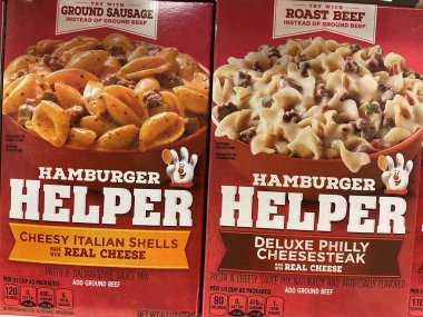 Columbia County, Ga USA - 1201 21: Marketin rafında bulunan Hamburger Helper kutuları