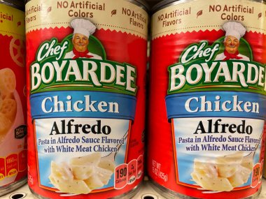 Columbia County, Ga USA - 12 01 21: Perakende satış mağazasındaki Şef Boyardee pastası
