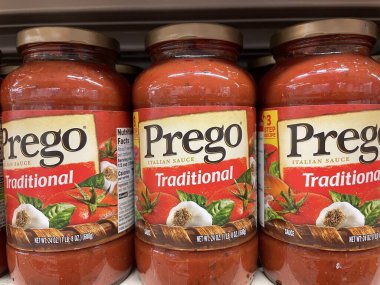 Columbia County, Ga USA - 12 01: 21 Prego spagetti sosu bir mağazanın rafında