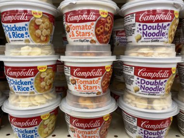 Columbia County, Ga USA - 1201 21: Campbell çorbaları bir mağazanın rafında