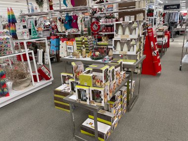 Evans, Ga USA - 12: 03 Belk perakende mağazası iç bayram dekorasyonu