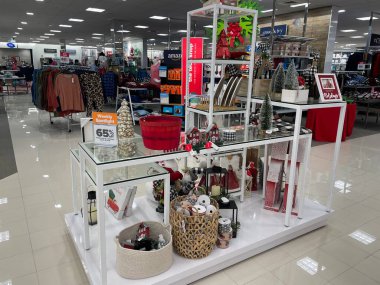 Evans, Ga USA - 12: 03 Belk perakende mağazası iç bayram dekorasyonu